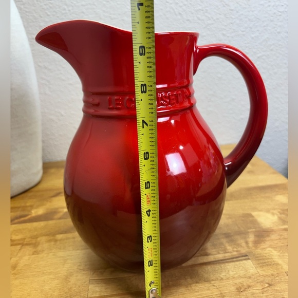 Rare - Le Creuset Cerise Red 3qt Stoneware Signature Pitcher Sangria Jug - Picture 6 of 9